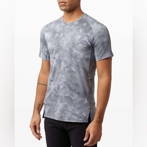 lululemon athletica Men's Short Sleeve Tee in Gray Tie-Dye